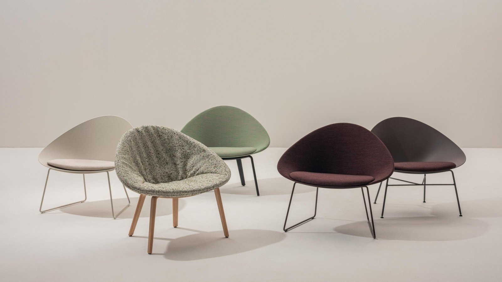 Adell guest chair by Arper in a lobby