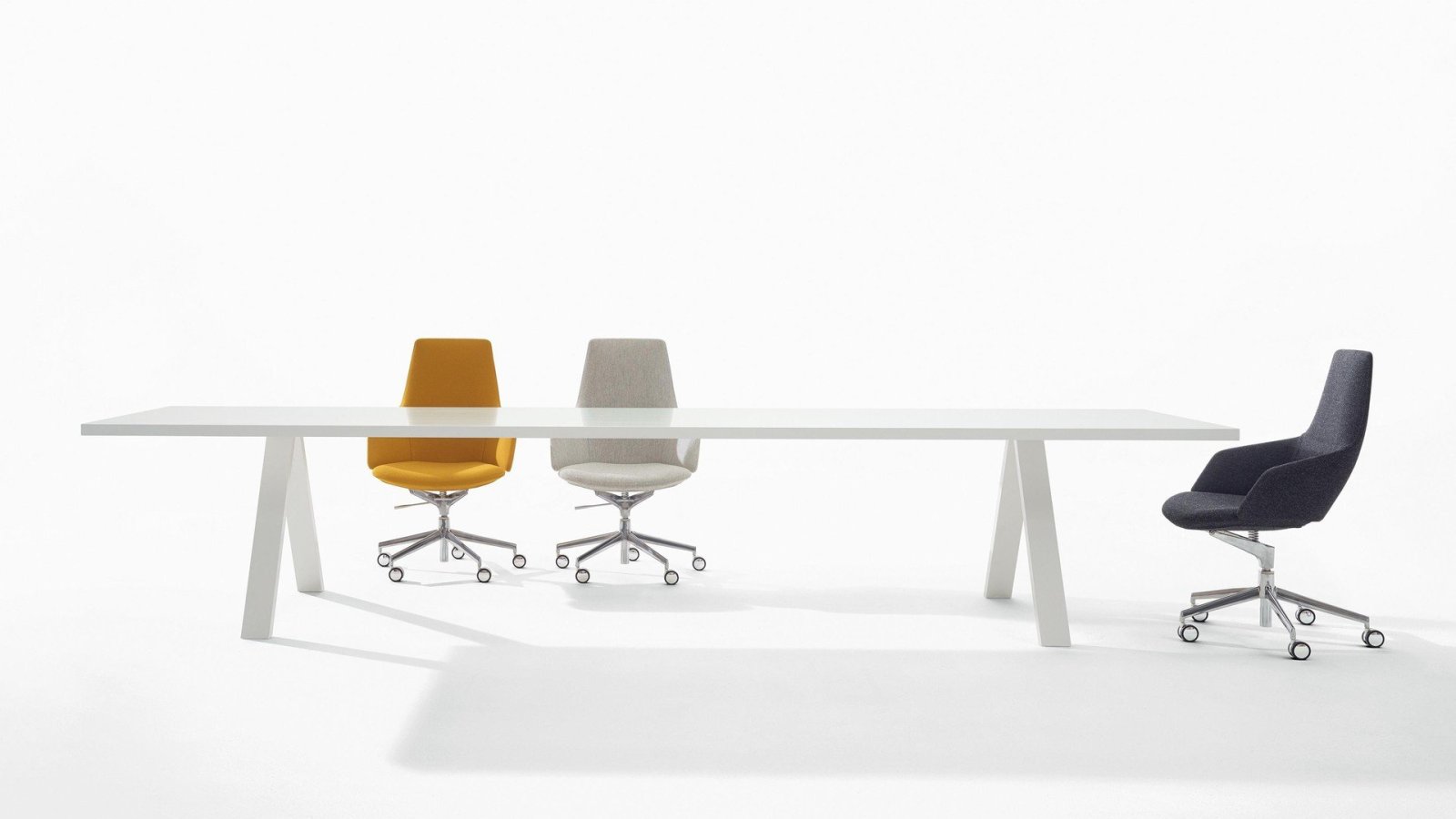 Conference room table Cross by Arper in a US boardroom