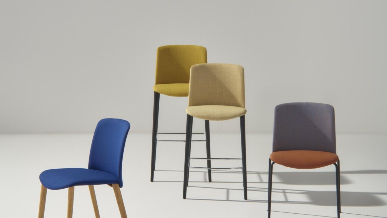 Mixu design chair by Arper with mixed seat and backrest materials in a dining room