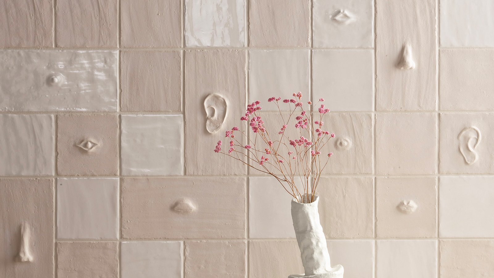 Face pieces covering a Chalk Matt accent wall, Faces & Figures by Mutina