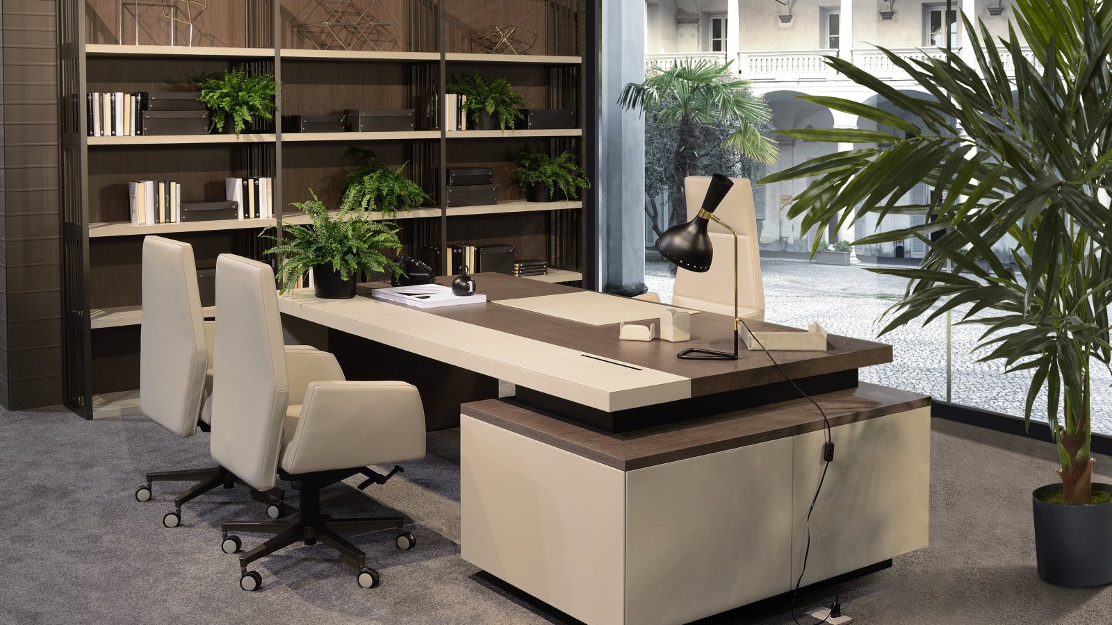Kefa executive desk with a top in wood and leather