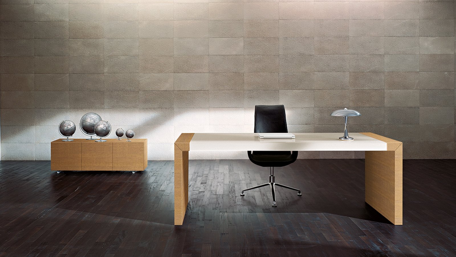Executive designer desk Kyo by Martex in a corner office