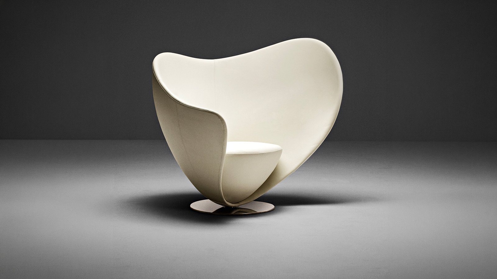 LaCividina Mon Coeur 2-seat sofa, front view with raised ends