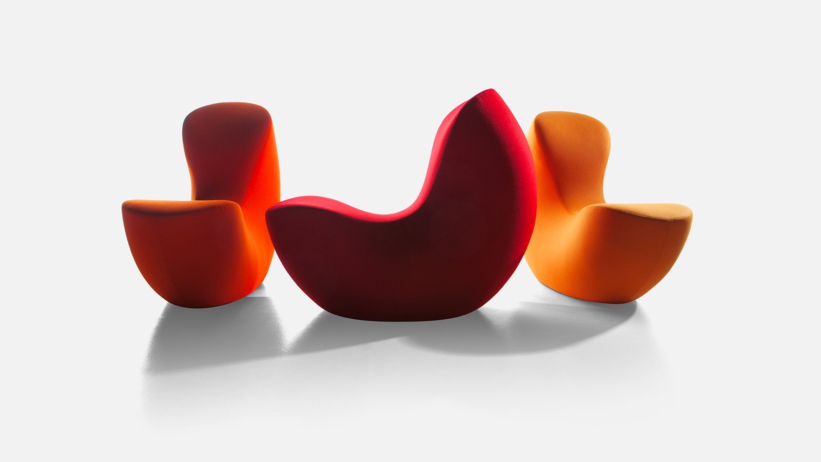 Profile of the LaCividina Nautile chair, a single sweep from top of back to seat