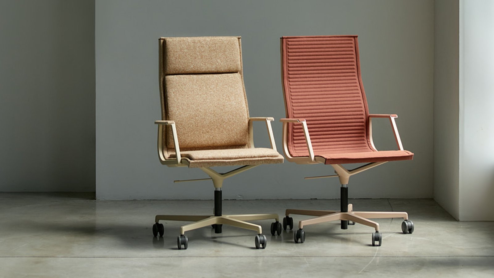 Executive office chair Nulite by Luxy in a corner office