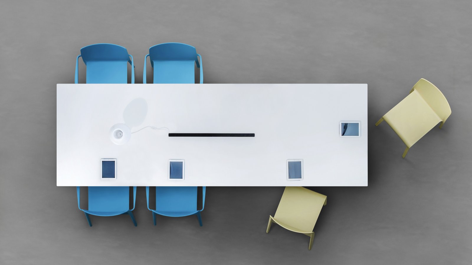 Height-adjustable Arki-Table conference table by Pedrali raised for a standing meeting