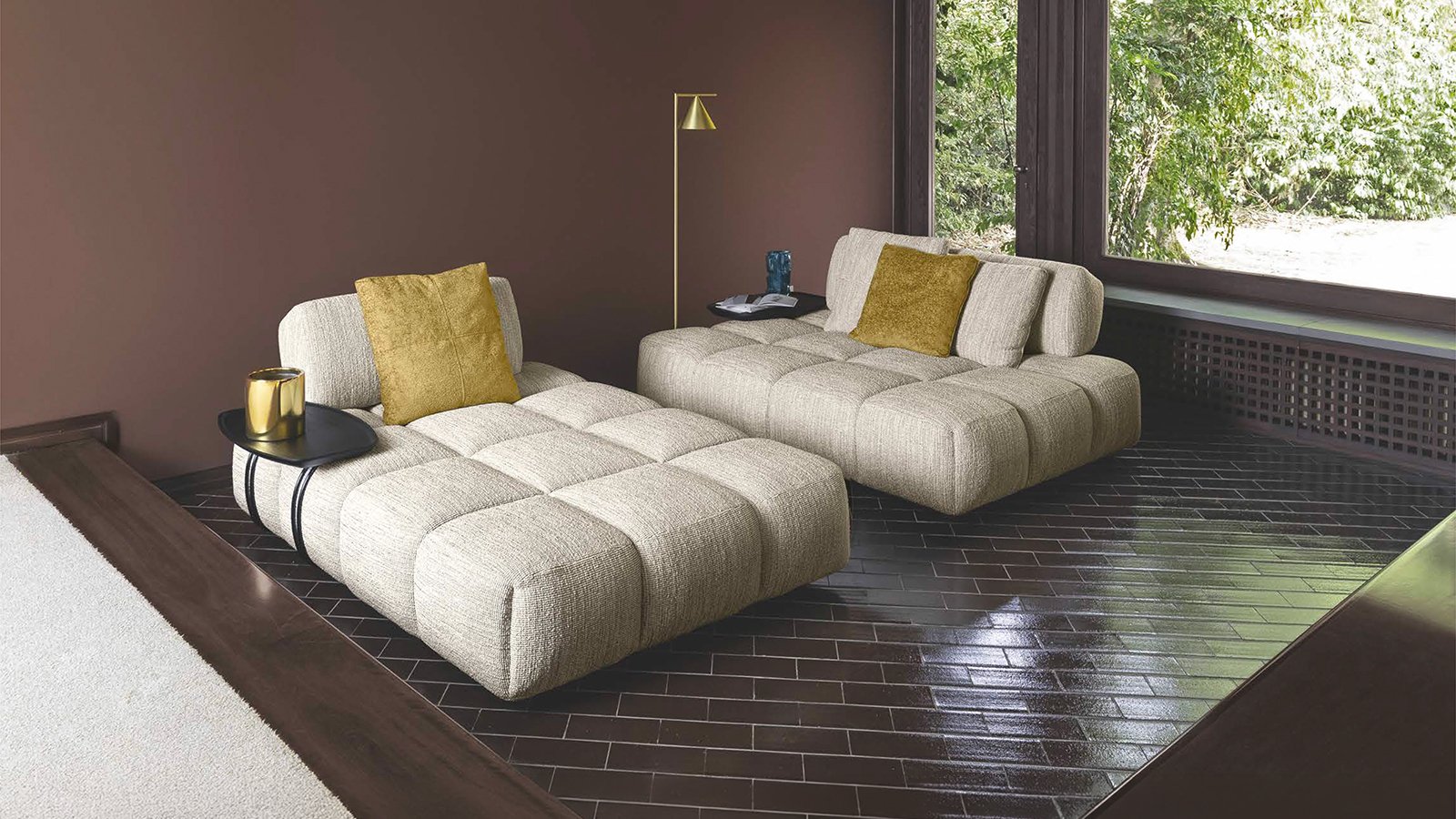 Backless Qubik seat by Flexteam in a corporate lobby