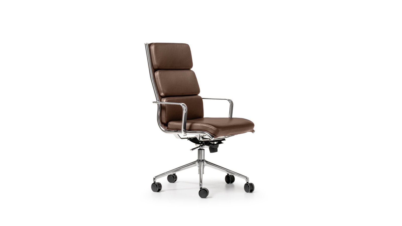 The Season Comfort executive chair by Quinti in cognac leather with a high back on casters