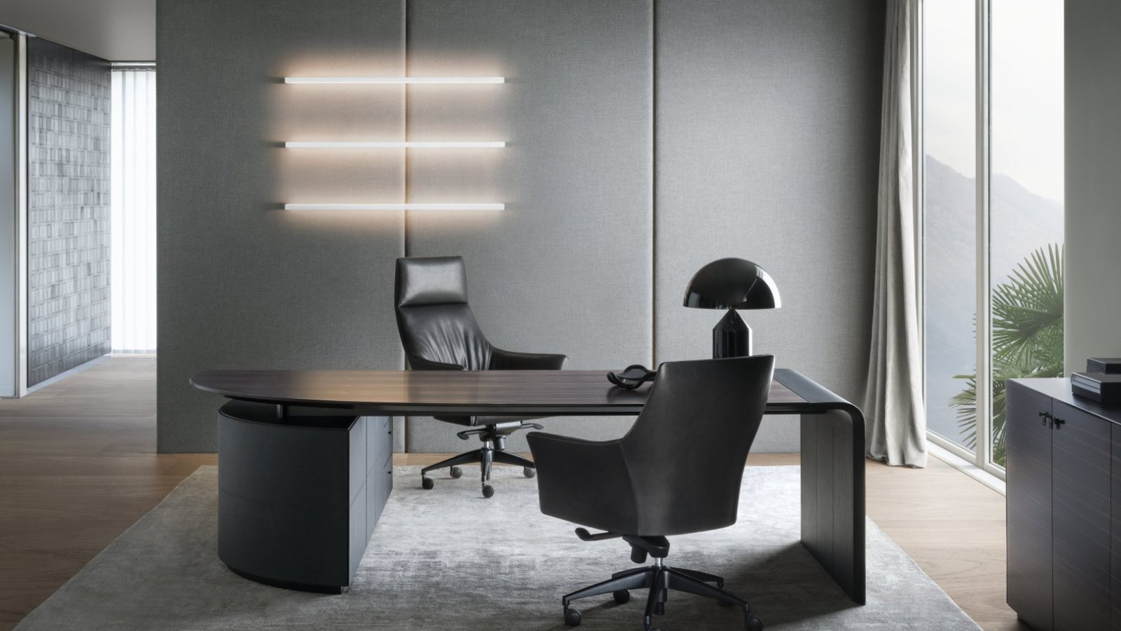Siena executive desk by i4Mariani in a corner office