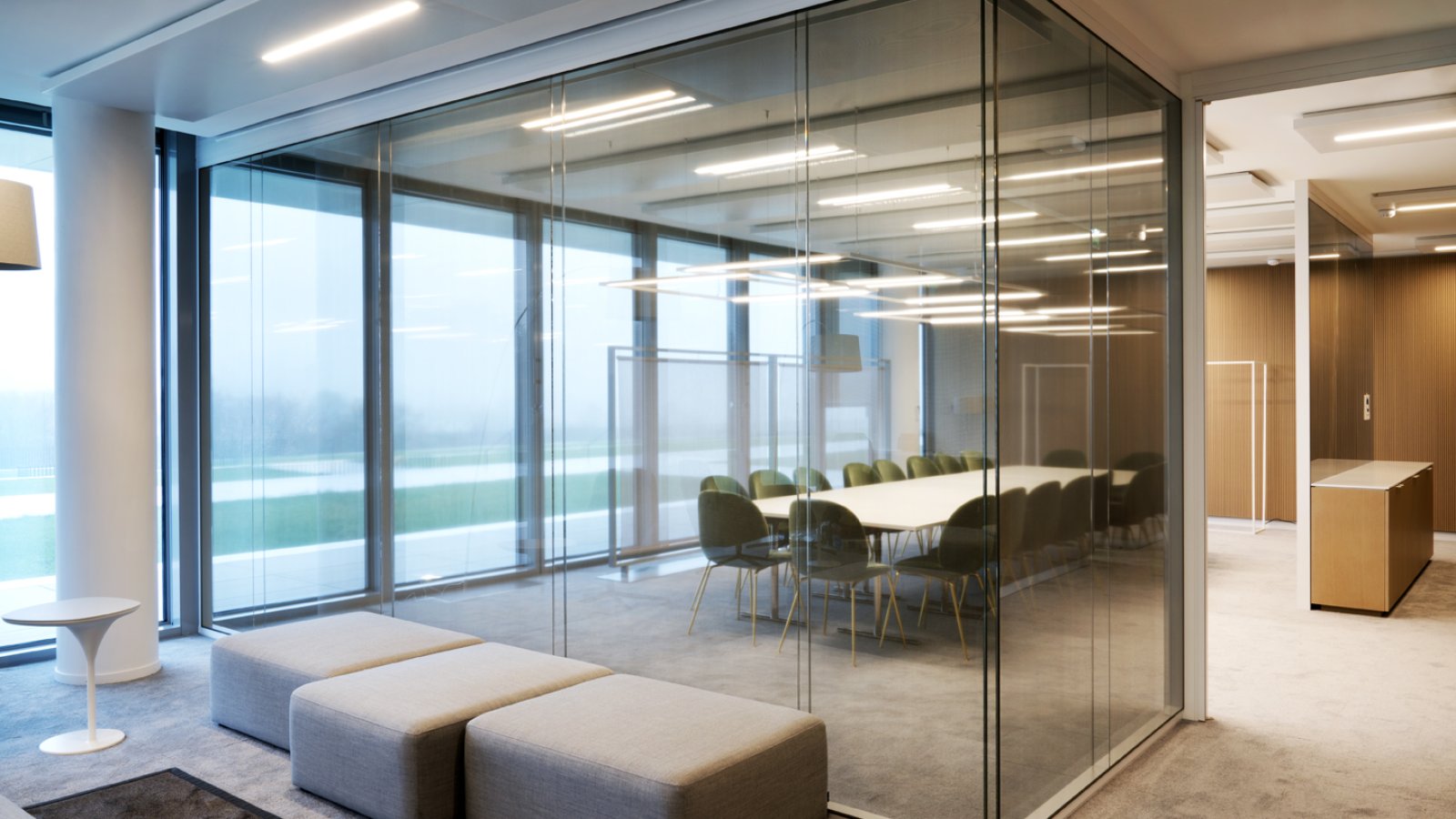 W80 partition wall by Tecno in a US corporate office