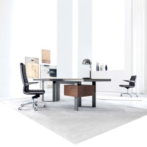 Lloyd return on castors extending the executive workstation