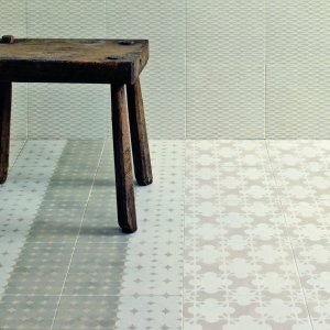Coffee point wall in mixed Azulej Bianco patterns