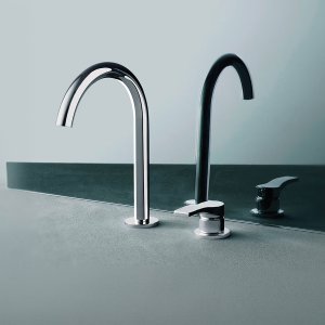 Swiveling body spray in the Fantini AL/23 shower system