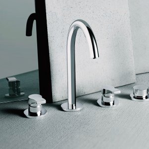 Single-hole AL/23 bidet faucet by Fantini in a chrome finish