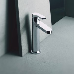 Profile of the AL/23 faucet showing the flat lever parallel to the flat spout