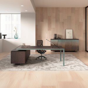 Fattore Alpha executive desk by Archiutti with solid aluminum base