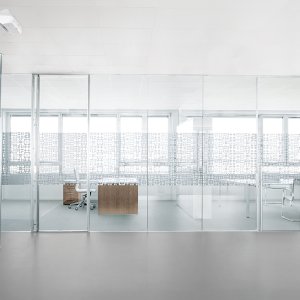 Transparent polycarbonate joint on a www.60 partition
