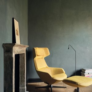 Four-legged aluminium base of the chair