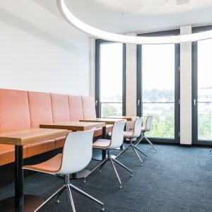Executive office chair position covered by Catifa 53 on castors