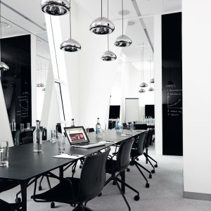 Row of Arper Nuur tables in a collaborative work area