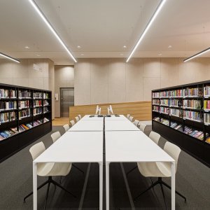 Modesty panel installed on an Arper Nuur workstation