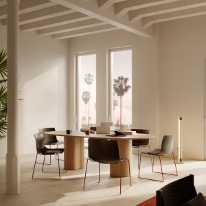 Sled base in metal supporting a Catifa Carta chair