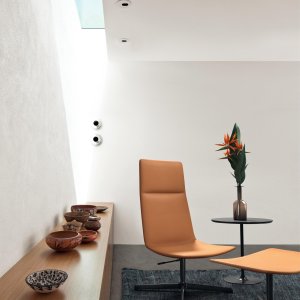 Catifa Sensit as visitor seating in front of a desk