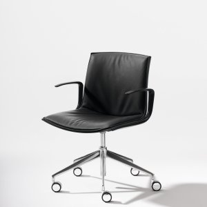 Catifa Up as visitor seating in front of a desk
