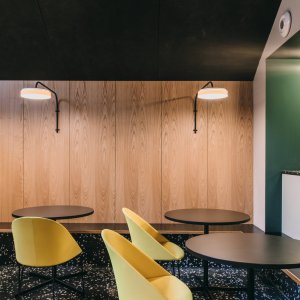 Cila as a task chair at the workstation