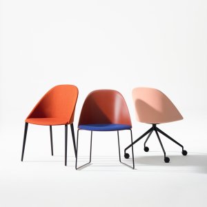 Conference room chairs Cila by Arper around the table