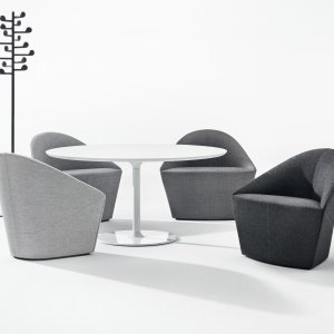 Tub version of the Colina with upholstered base