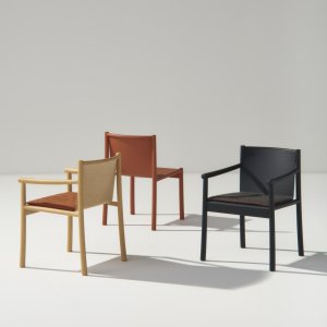 Kata Lounge in teak stained robinia outdoors