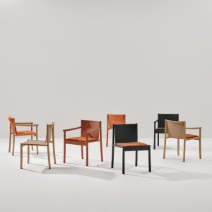 Kata Lounge in black stained oak