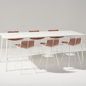 Leaf chaise longue by Arper on a rooftop terrace