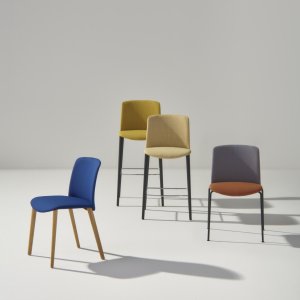 Mixu design chair by Arper with mixed seat and backrest materials in a dining room