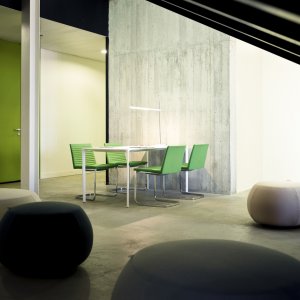 Simon Pengelly's design for Arper: the Nuur table in profile