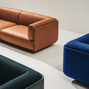 Two-seater freestanding Shaal sofa in a home office