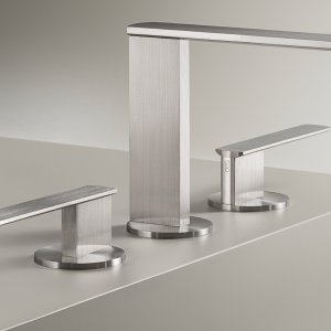 Thermostatic shower set from the Ayla collection with silk grey hose, Cea Design