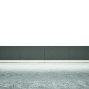 Chrome-effect aluminium plinth with adjustable feet on Lux