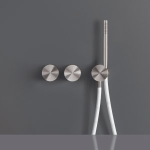 Opus spout aligned to the lower edge of the control