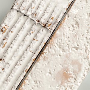 Artisanal detail of a Chamotte brick