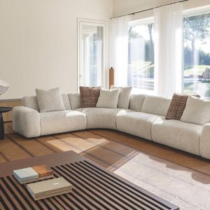 Where the corner pieces of a Flexteam Cloud sectional come together