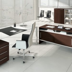 Attiva workstation with chromed bridge sides and gunmetal lacquered top