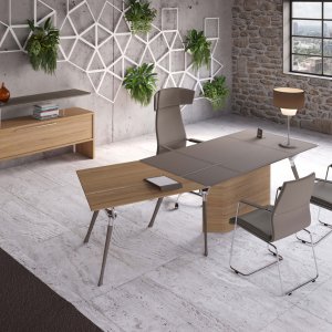 Bridge return joined at 45 degrees to the sides of a Genesis executive desk