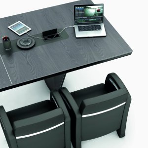 Electric pull-out monitor stand on the extension of an iSixty desk