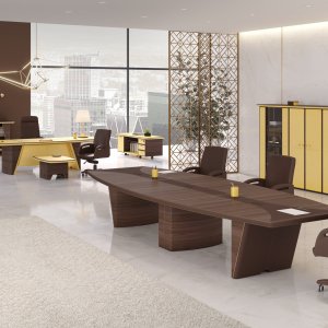 Diamond executive chair with hollowed armrest at the iSixty desk