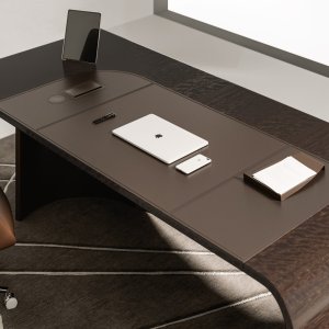 Round Mithos table with leather-covered curved sides