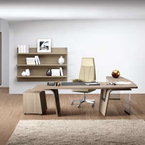 Larus executive desk by Della Rovere in a US corner office