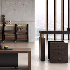 Cadira executive chair at an I Rovereschi desk with internal return