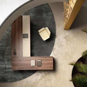 Quilted leather handles on the three-drawer pedestal of the I Rovereschi line